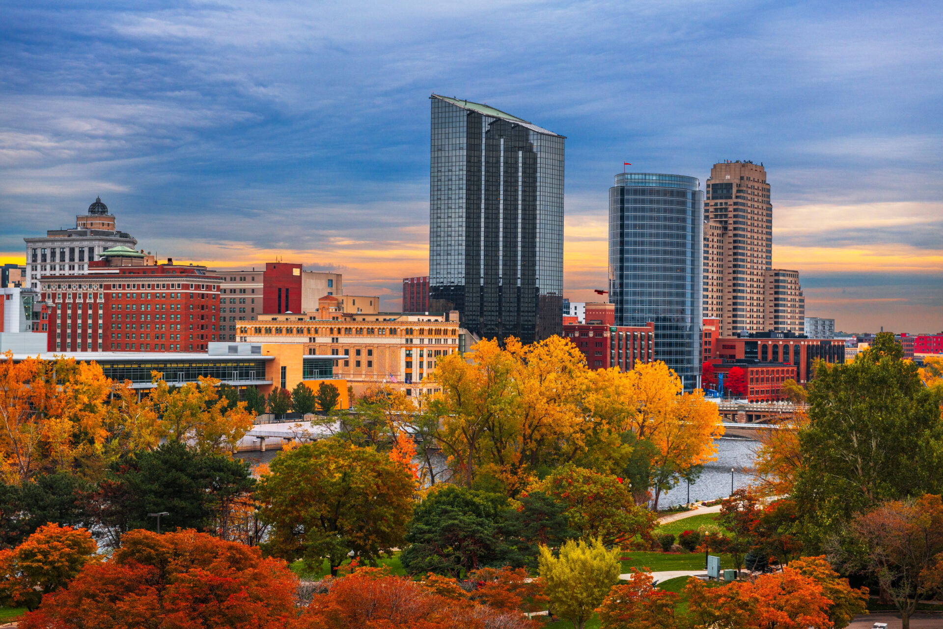 Grand Rapids, Michigan, USA downtown skyline in autumn season.